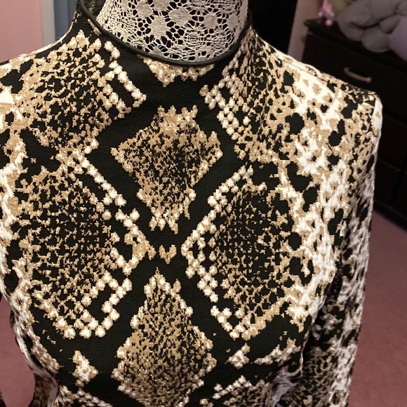 Joseph Ribkoff dress in A-nice texture and sheath fit looks like a snake print - Picture 2 of 4